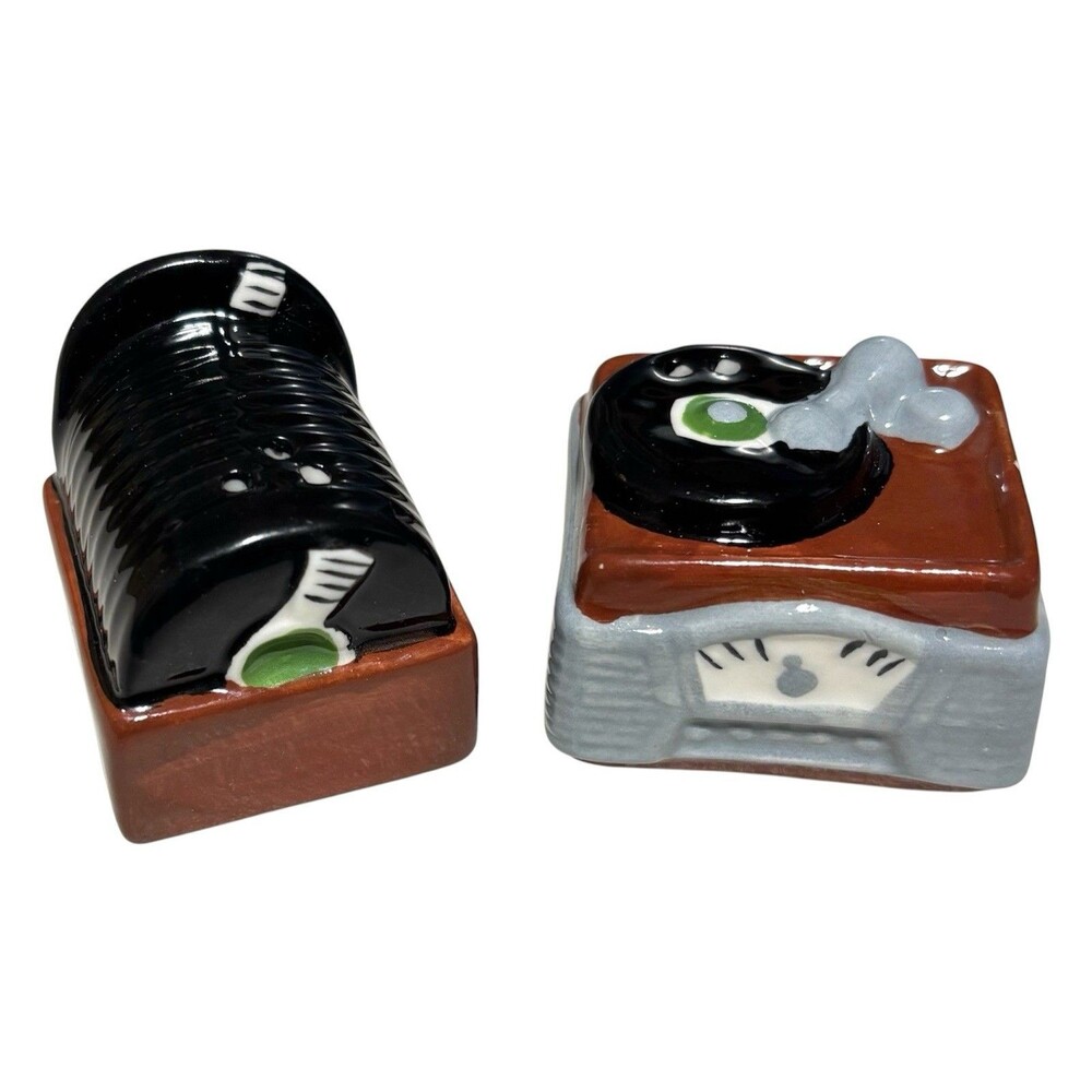 Cracker Barrel Record Player & Vinyl Records Salt And Pepper Shaker 2026 New!